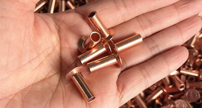 ကြေးနီသံမှိုများသည် ဥရောပသို့ တင်ပို့သည်။